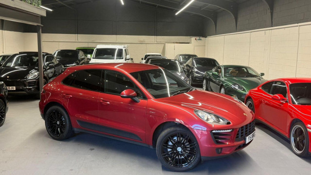 PORSCHE MACAN