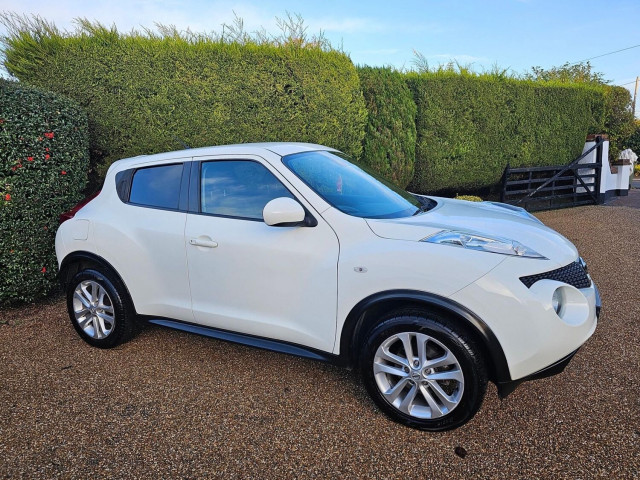 NISSAN JUKE 1.6 Acenta Premium CVT Euro 5 5dr