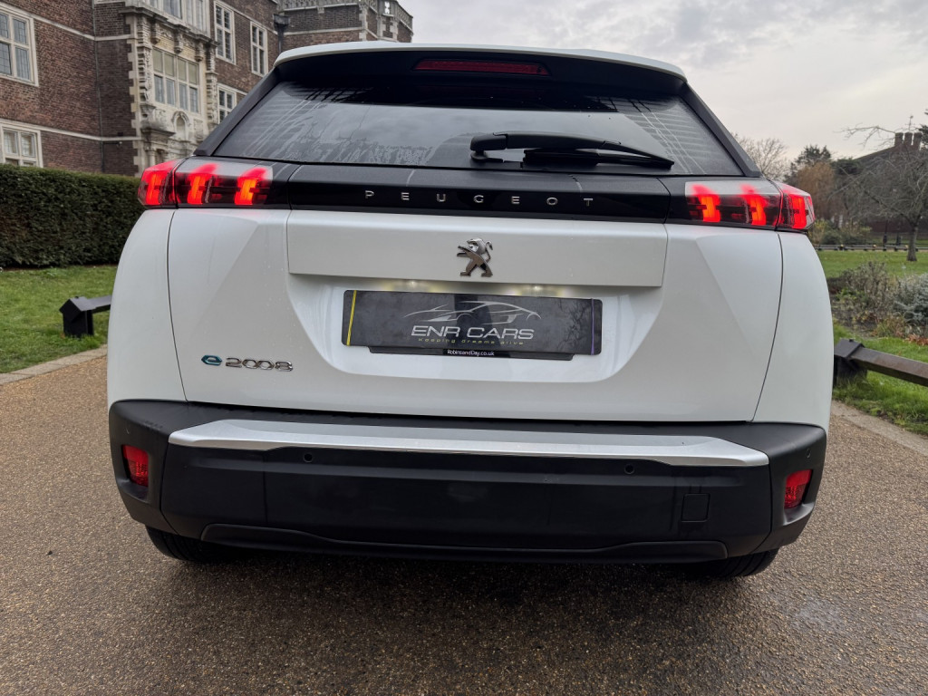PEUGEOT E-2008