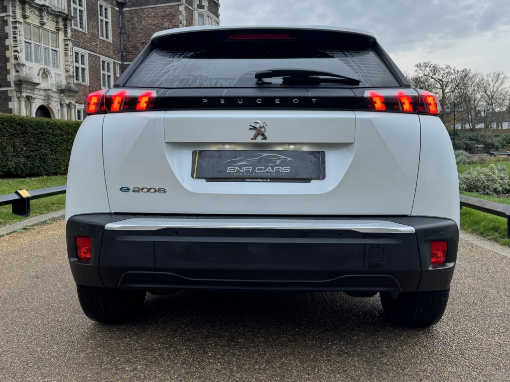 PEUGEOT E-2008