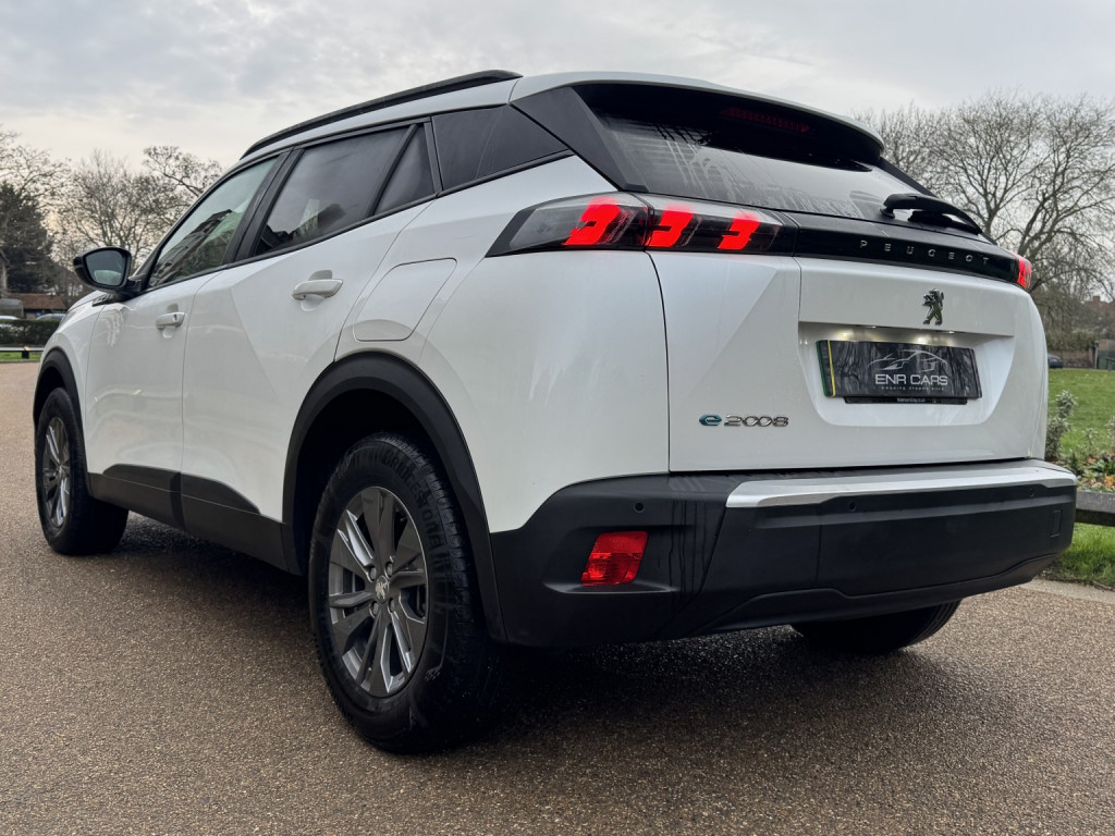PEUGEOT E-2008