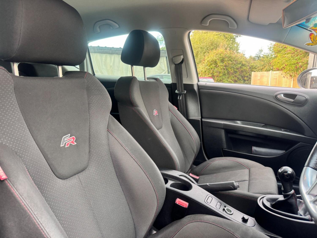 SEAT LEON