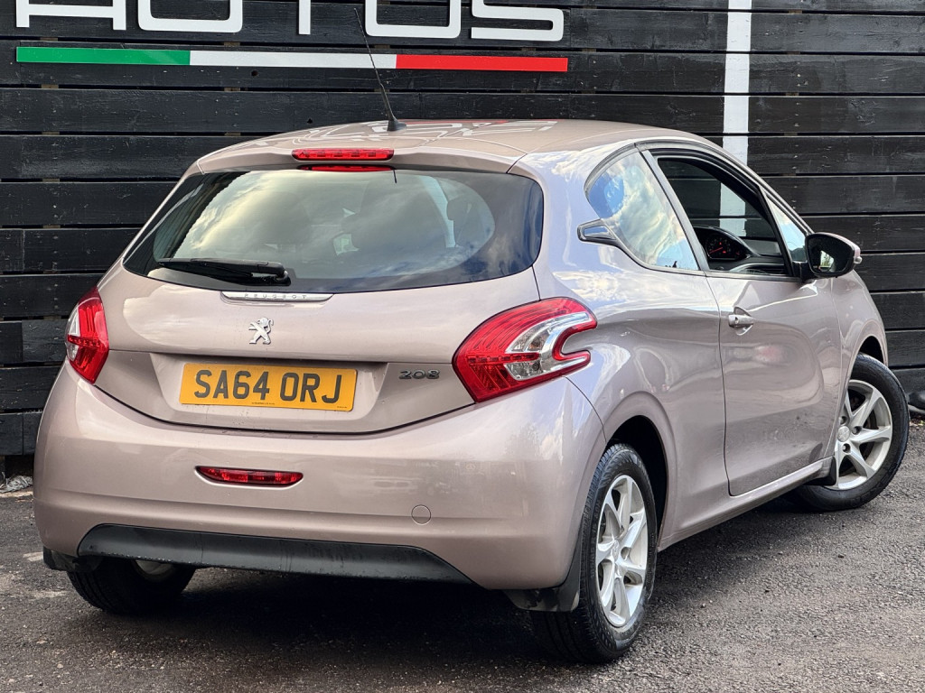 PEUGEOT 208