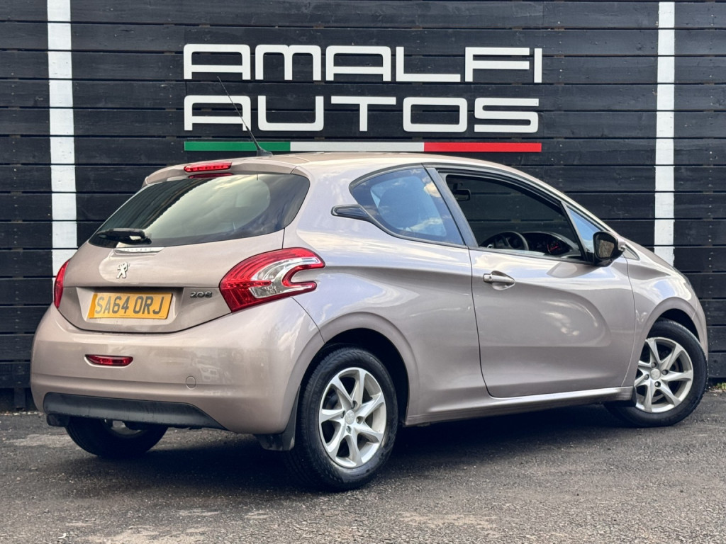 PEUGEOT 208