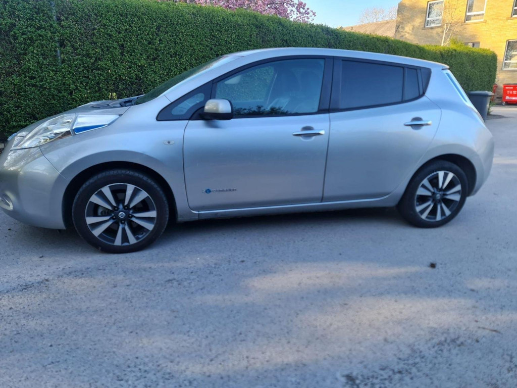 NISSAN LEAF