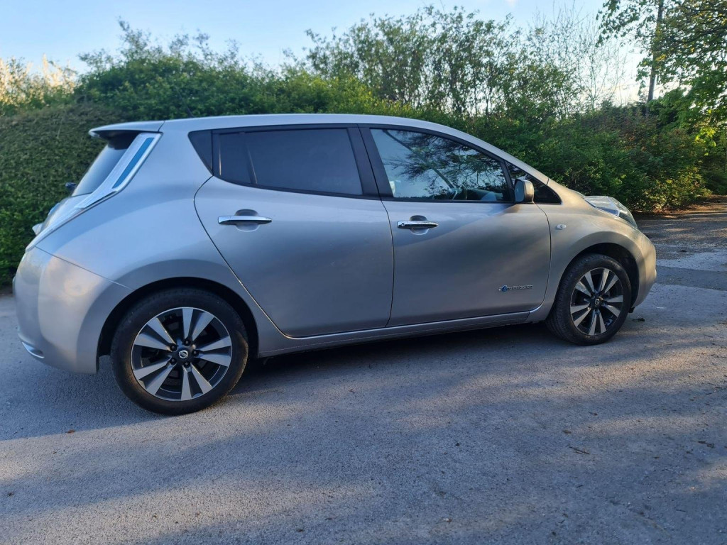 NISSAN LEAF