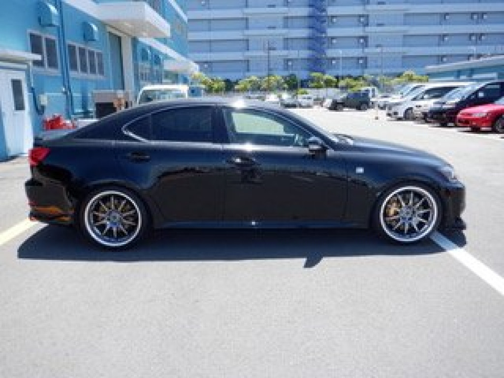 LEXUS IS