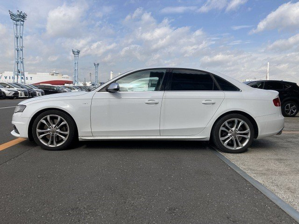 AUDI S4