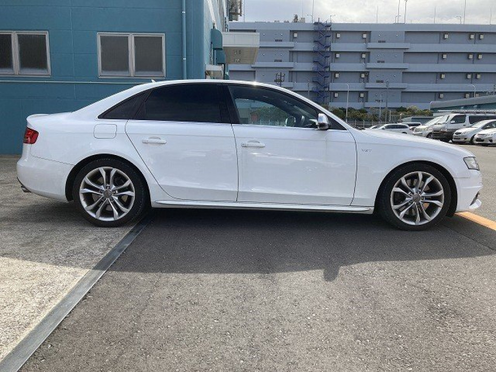 AUDI S4