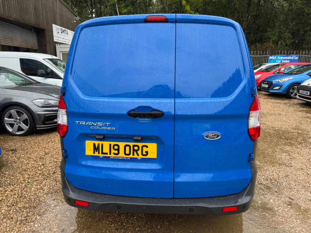 FORD TRANSIT COURIER