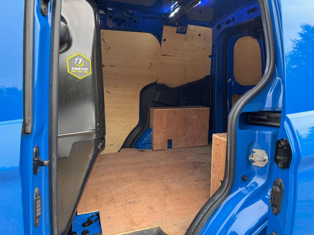 FORD TRANSIT COURIER