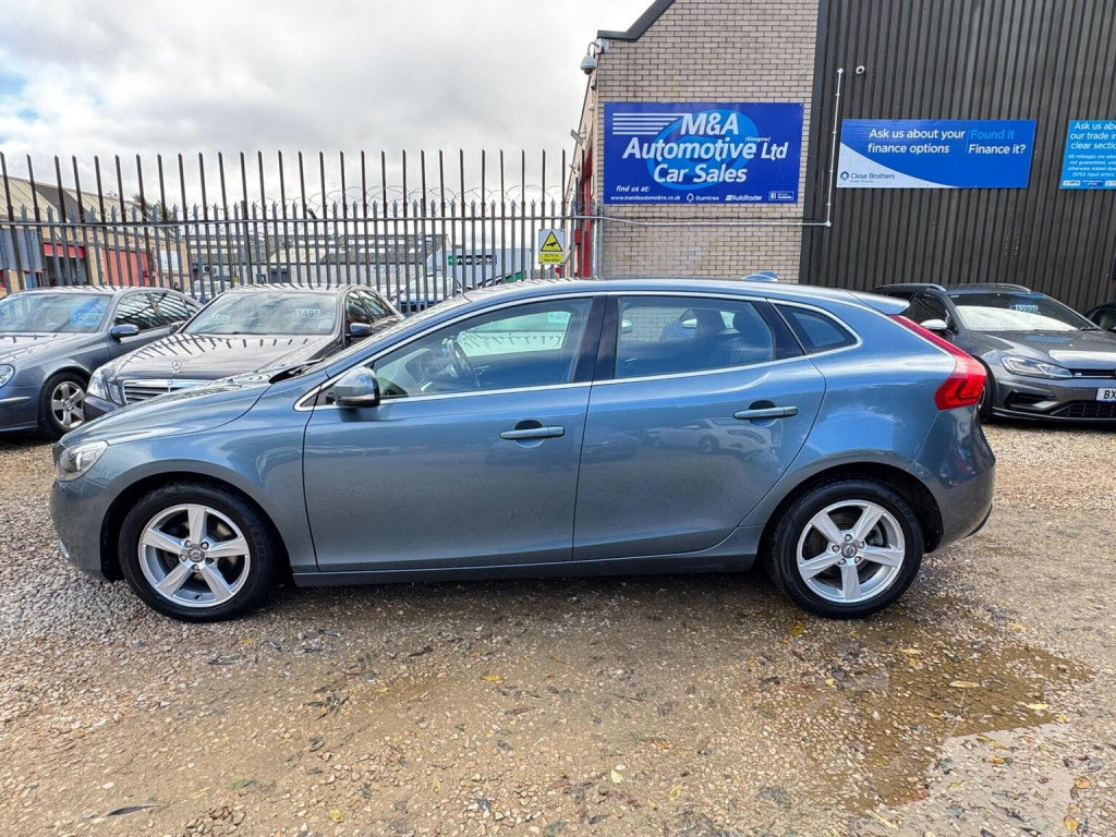 VOLVO V40